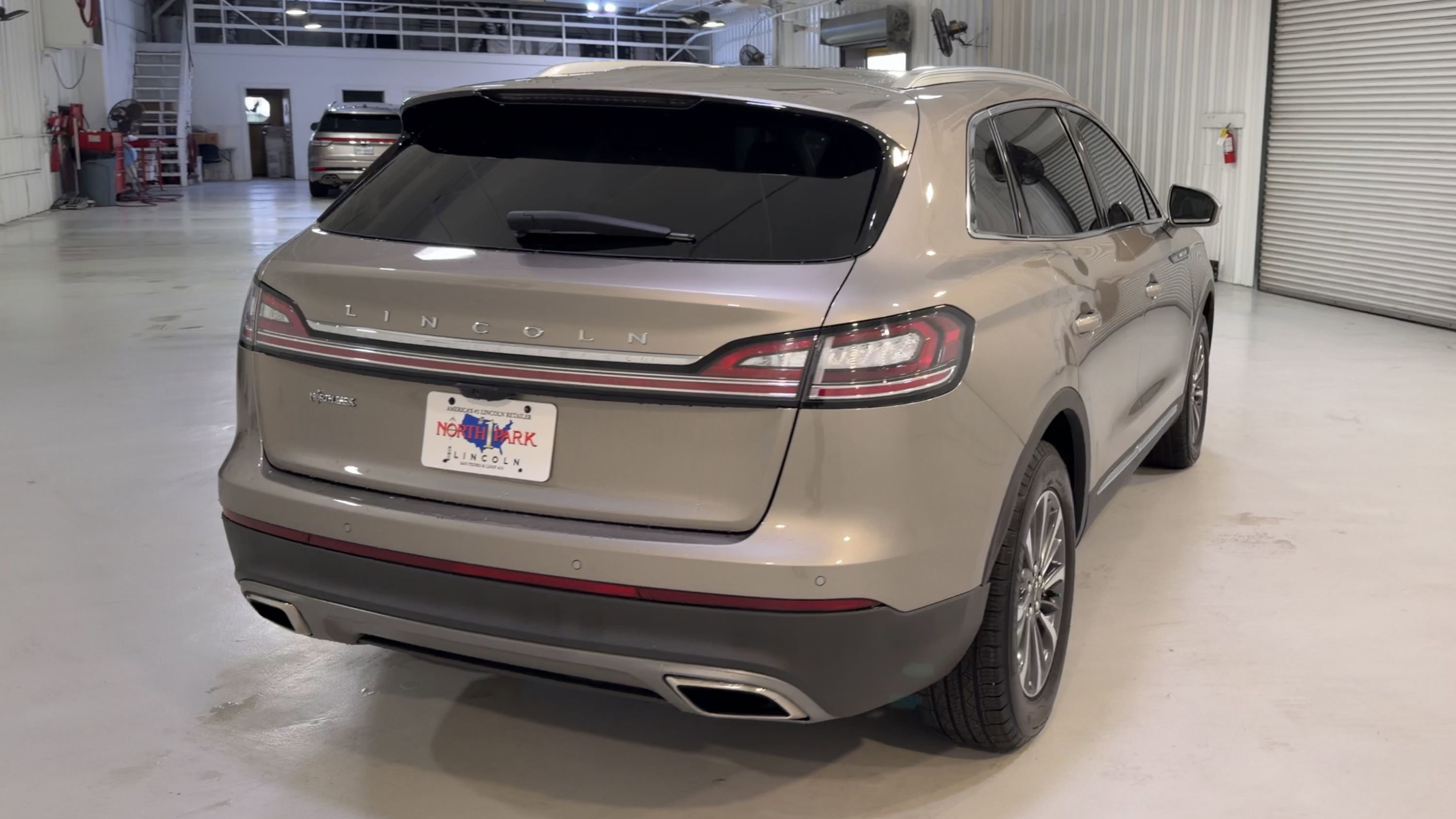 Used 2023 Lincoln Nautilus FWD w/ Premium Package image 9