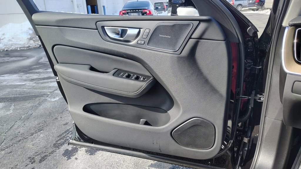 New 2026 Volvo XC60 B5 Ultra w/ Protection Package Premier image 26