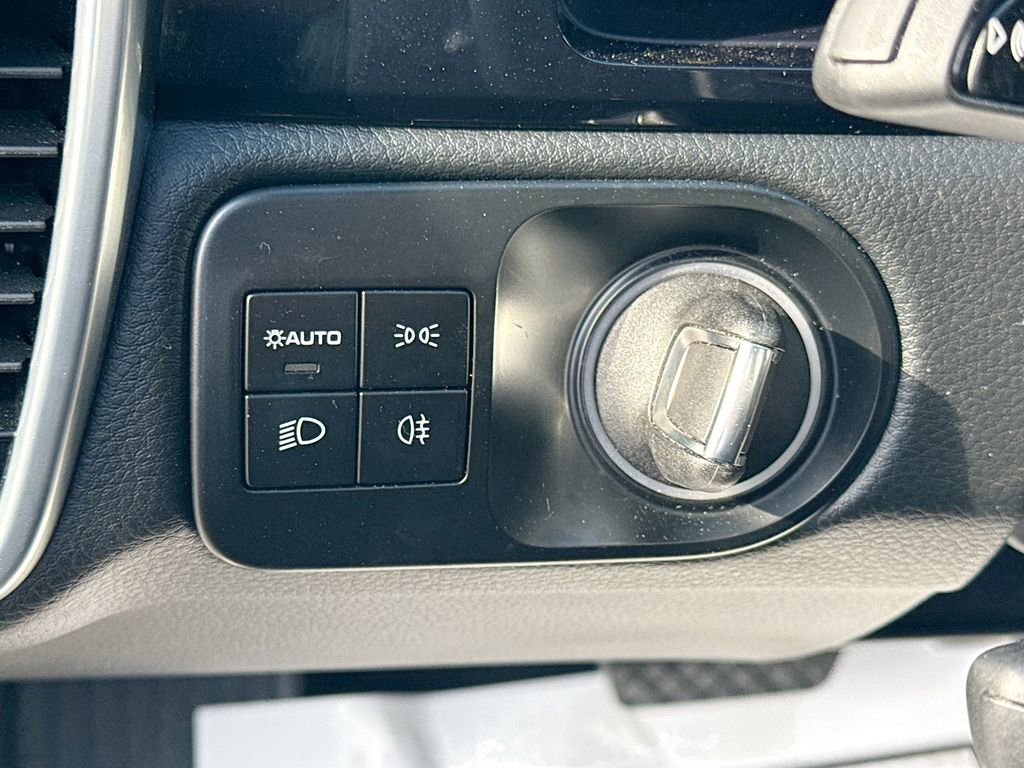 Used 2023 Porsche Cayenne Platinum Edition image 11