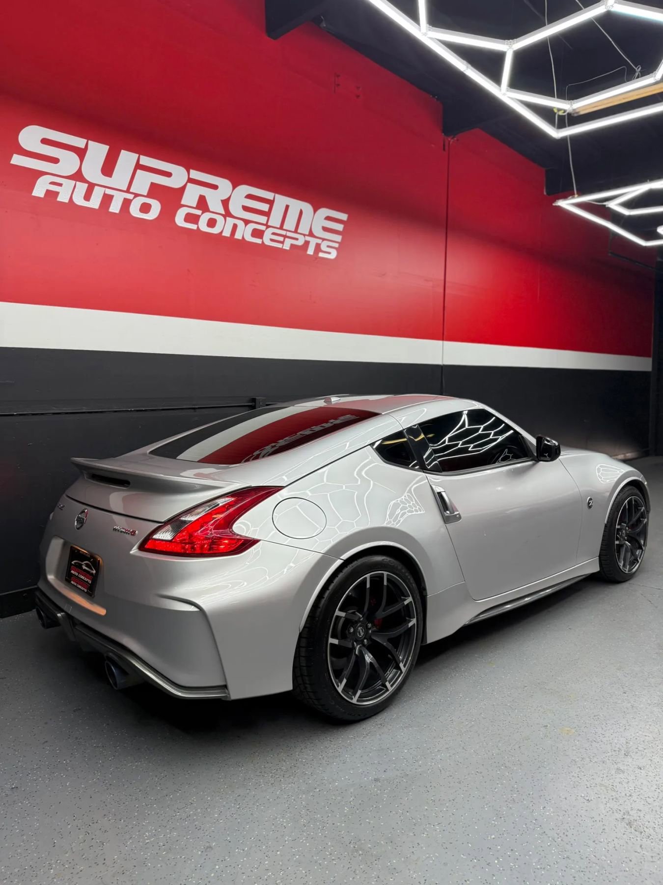 Used 2017 Nissan 370Z NISMO RWD image 6