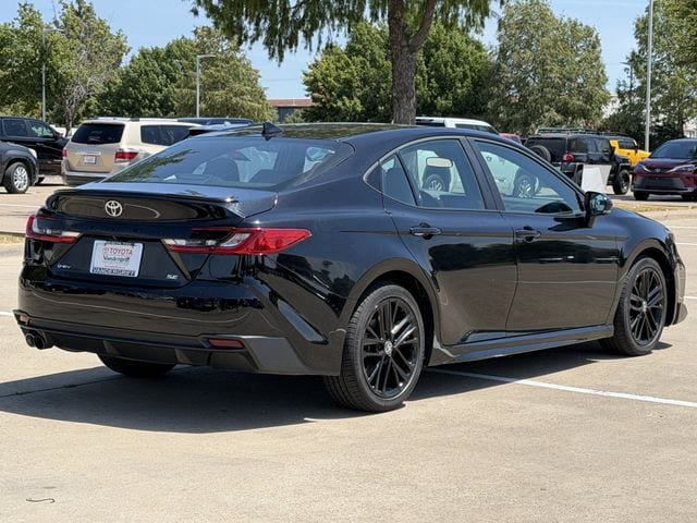 Used 2025 Toyota Camry SE FWD image 4