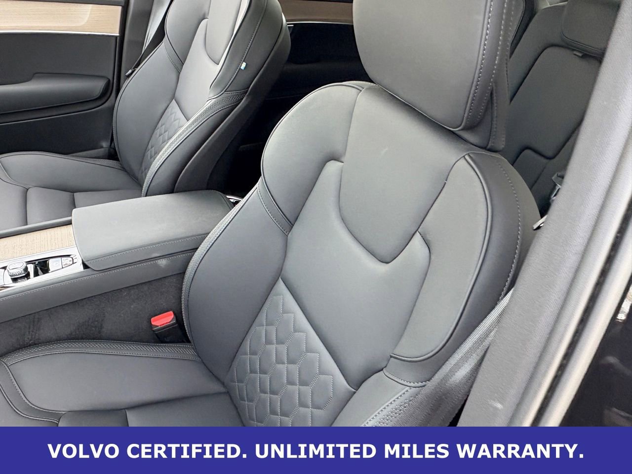 Certified 2025 Volvo XC90 B6 Plus image 32
