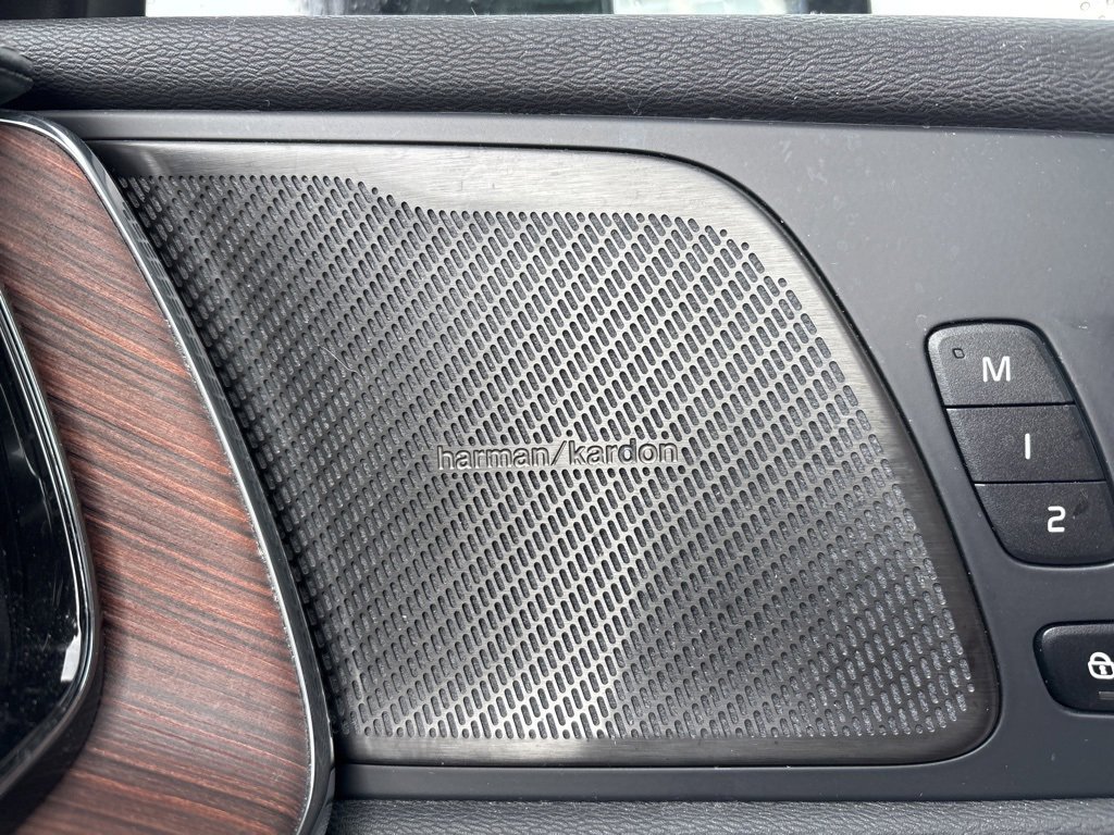 Certified 2024 Volvo XC60 B5 Ultimate w/ Protection Package Premier image 35