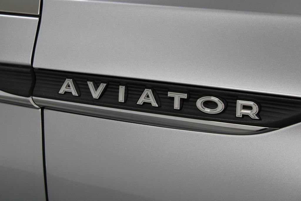 Used 2022 Lincoln Aviator Reserve w/ Equipment Group 201A image 12