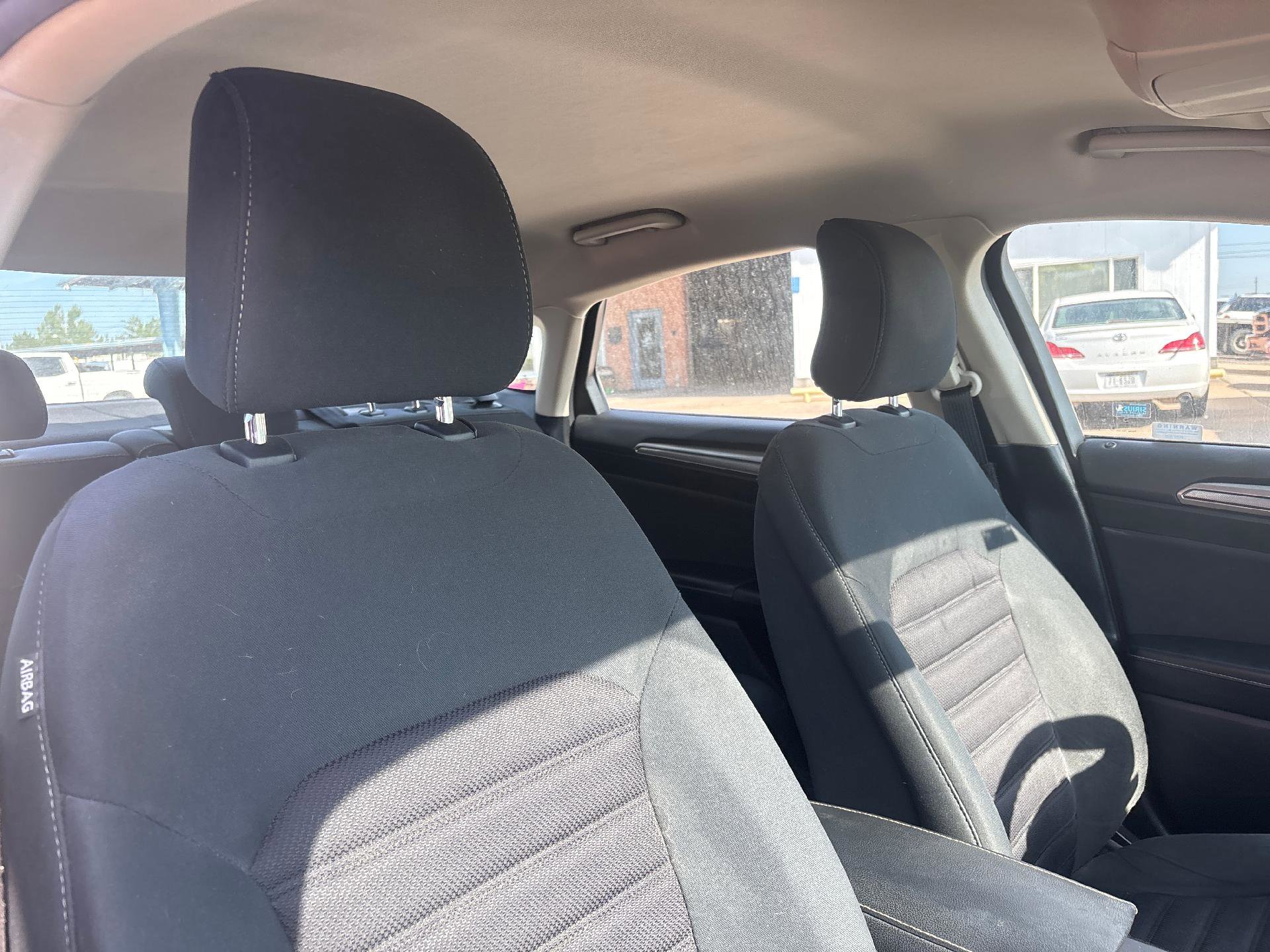 Used 2017 Ford Fusion SE w/ Fusion SE Technology Package image 21