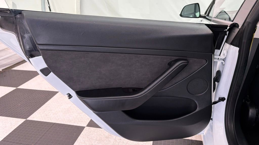 Used 2023 Tesla Model 3 Standard Range image 17