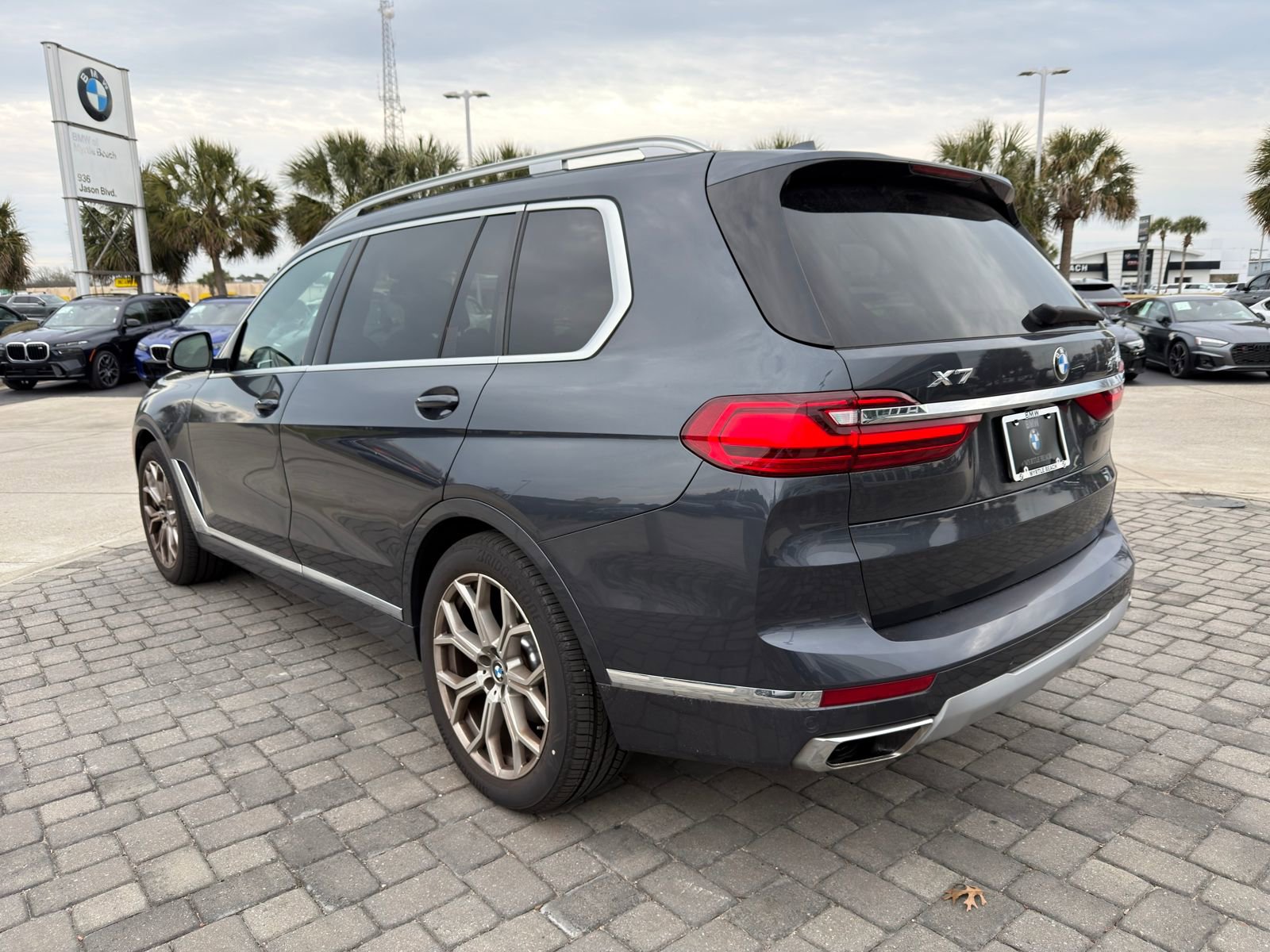 Used 2022 BMW X7 xDrive40i w/ Premium Package image 11