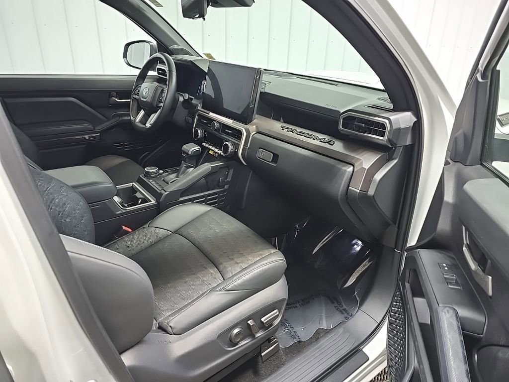 Used 2024 Toyota Tacoma TRD Sport w/ TRD Sport Premium Package AWD/4WD image 16