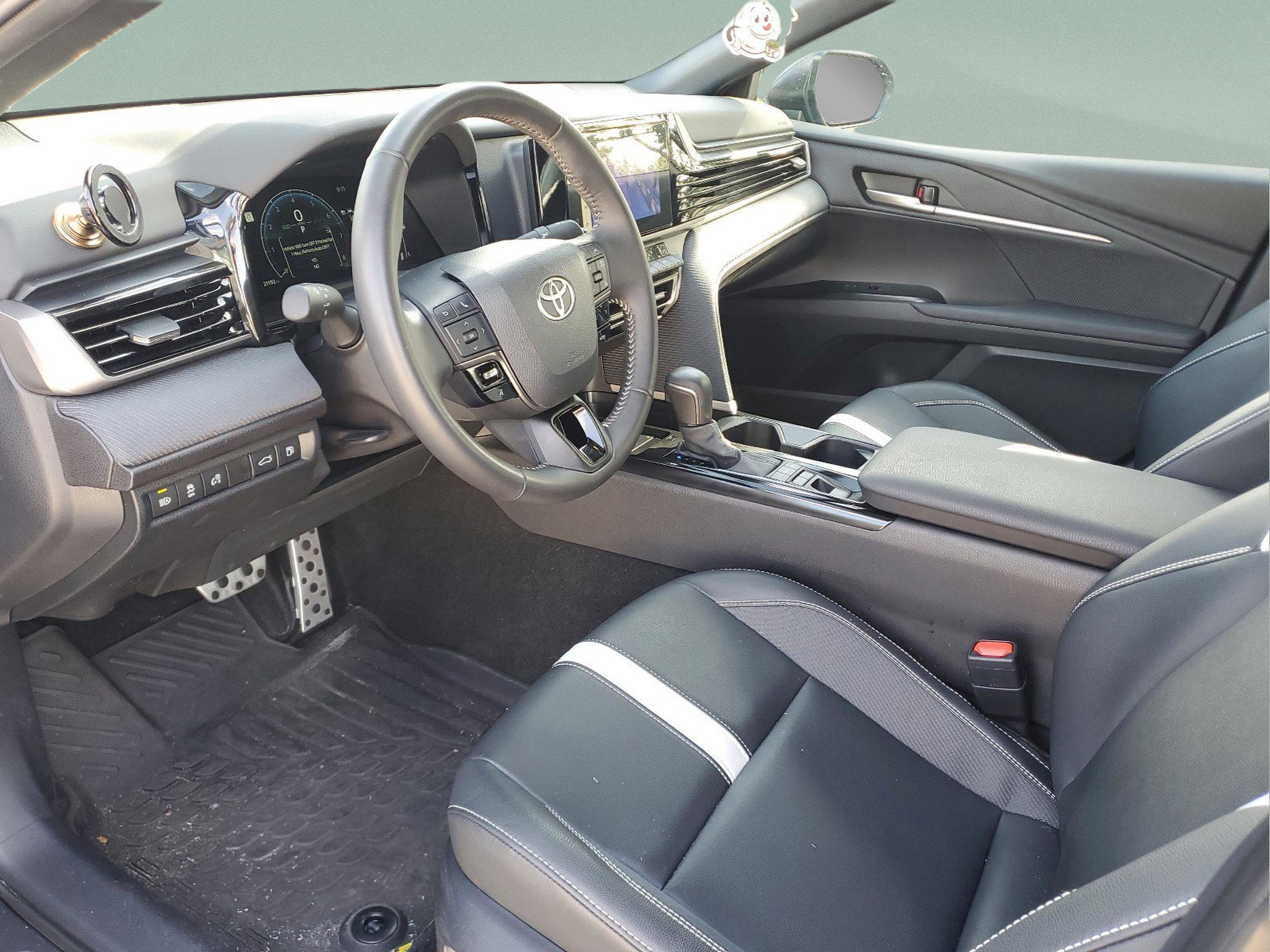 Used 2025 Toyota Camry SE image 19