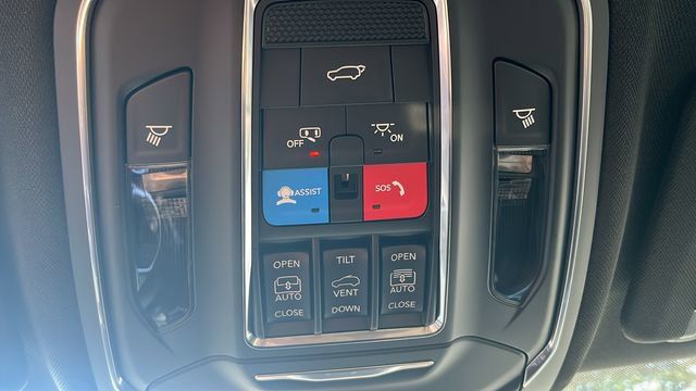 New 2026 Jeep Grand Cherokee Limited w/ Limited Altitude Package AWD/4WD image 15