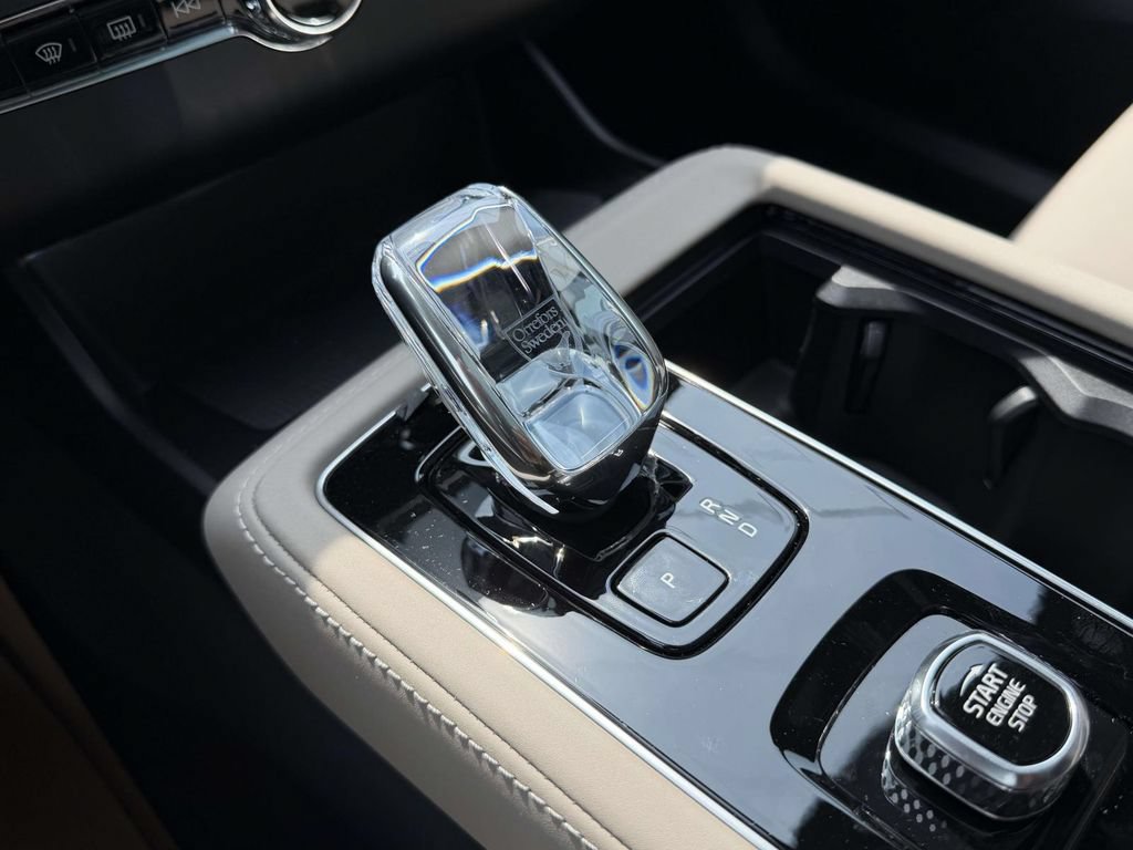 New 2026 Volvo XC90 T8 Plus w/ Protection Package Premier AWD/4WD image 6