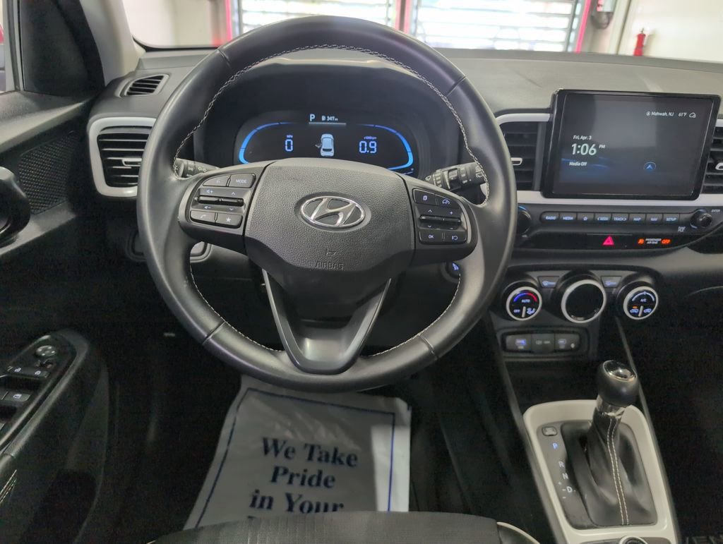 Used 2023 Hyundai Venue Limited image 14