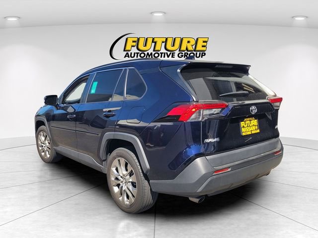 Used 2020 Toyota RAV4 XLE Premium image 3