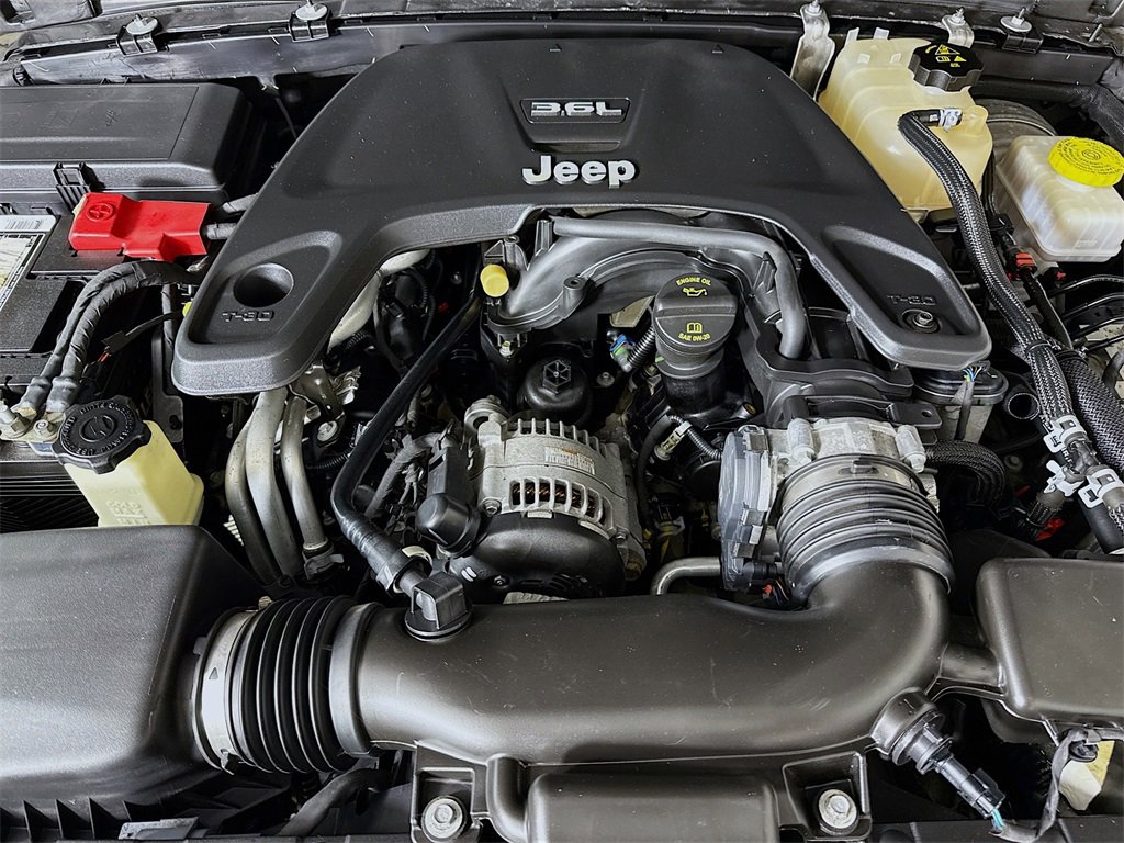 Used 2018 Jeep Wrangler Unlimited Sahara image 34