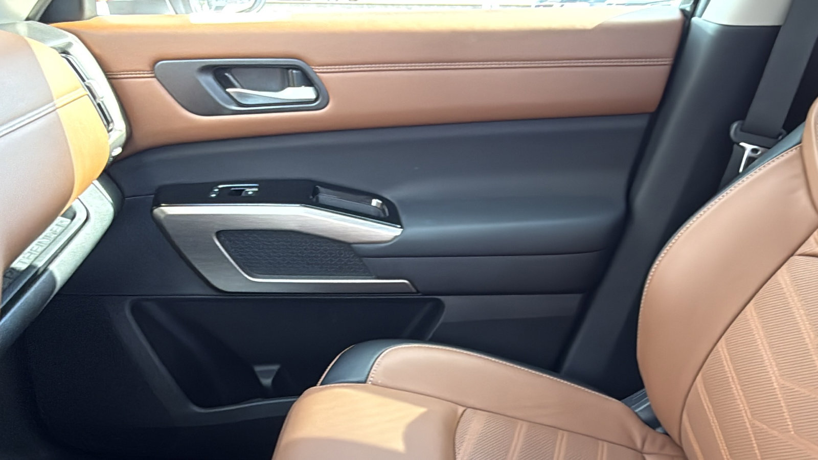 Certified 2025 Nissan Pathfinder Platinum w/ Cargo Package image 19