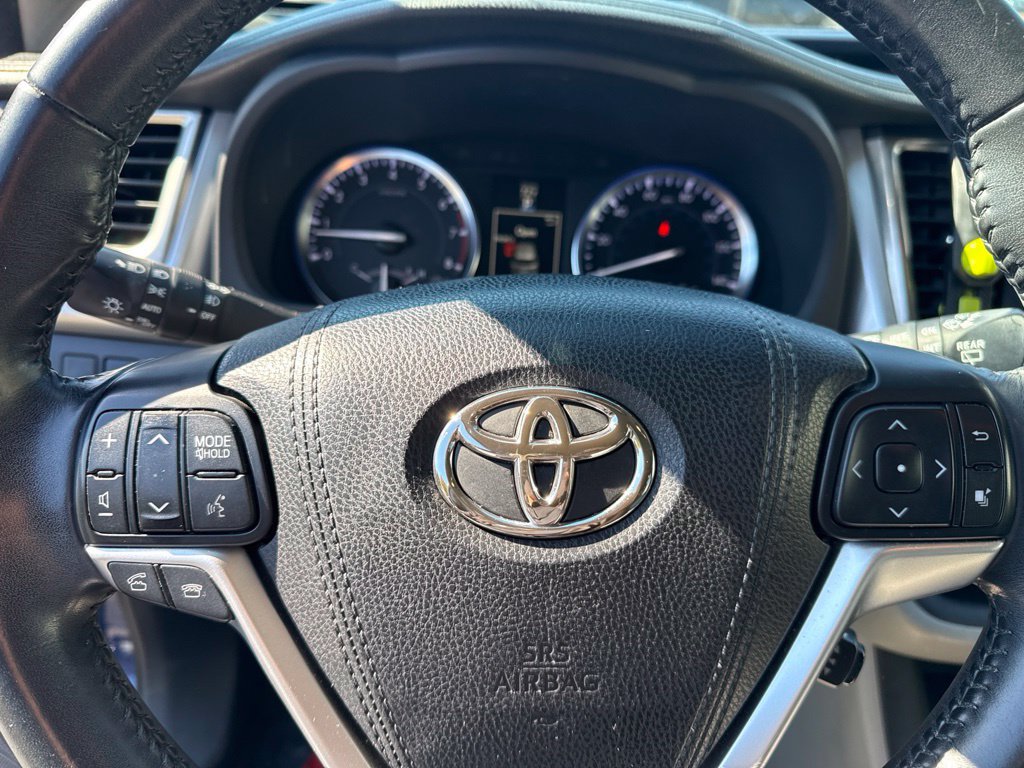 Used 2015 Toyota Highlander Limited AWD/4WD image 8
