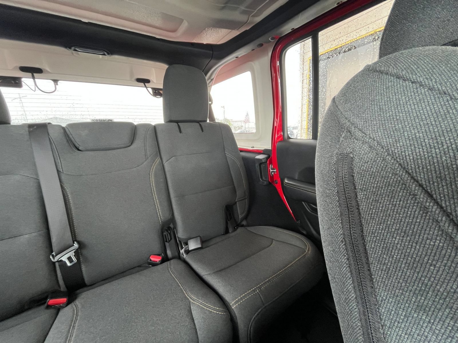 Used 2025 Jeep Wrangler Unlimited Sahara AWD/4WD image 31