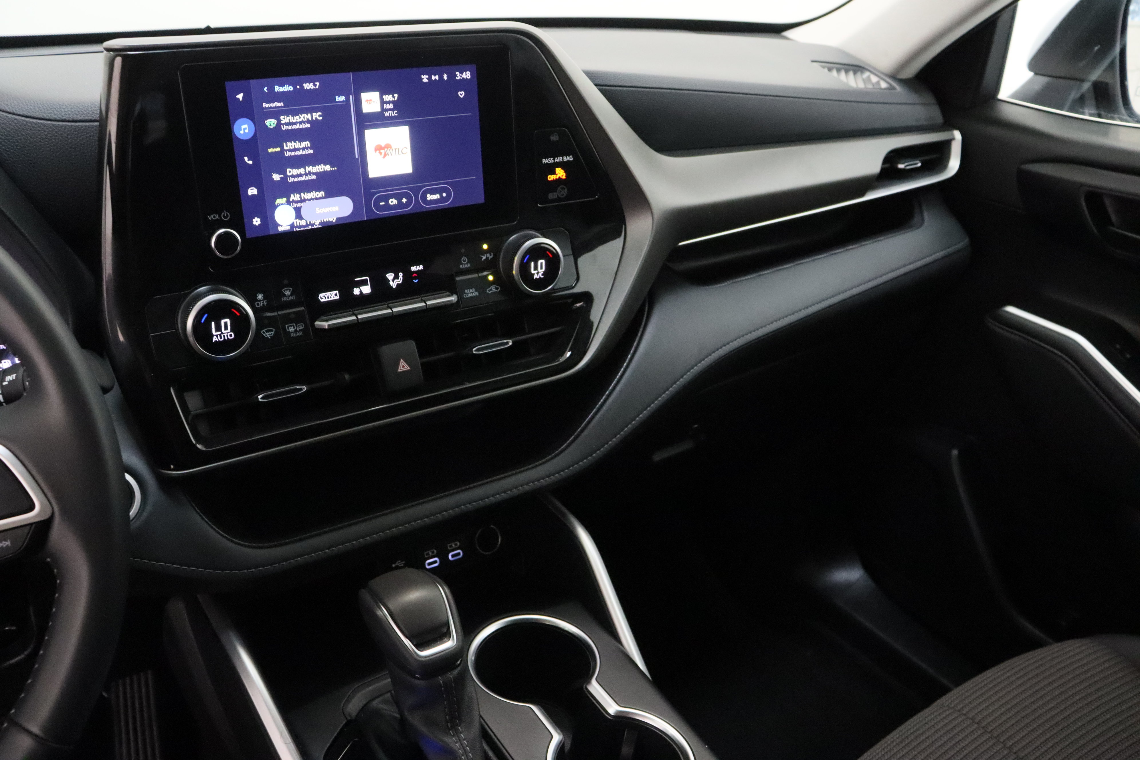 Certified 2025 Toyota Highlander LE FWD image 16