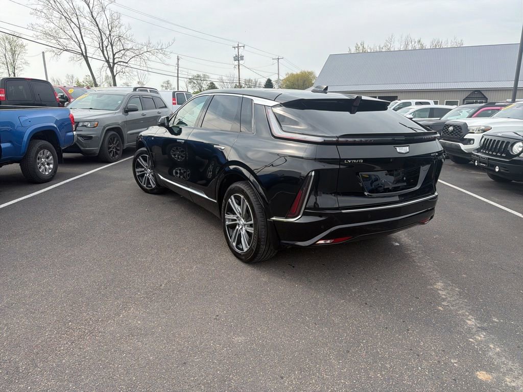 Used 2024 Cadillac Lyriq Luxury AWD/4WD image 5