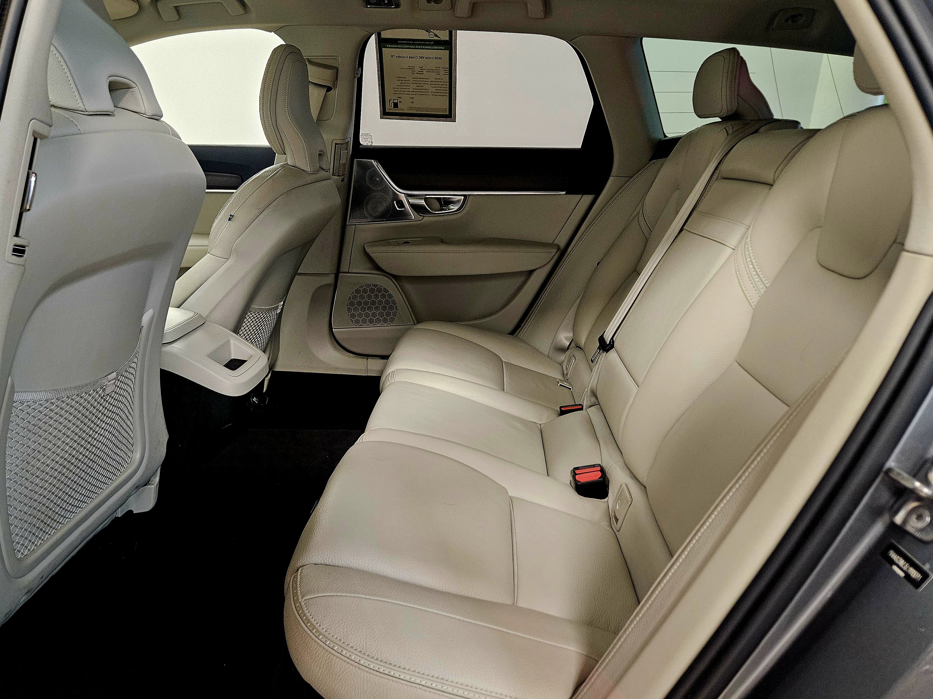 Used 2020 Volvo V90 T6 Cross Country image 11