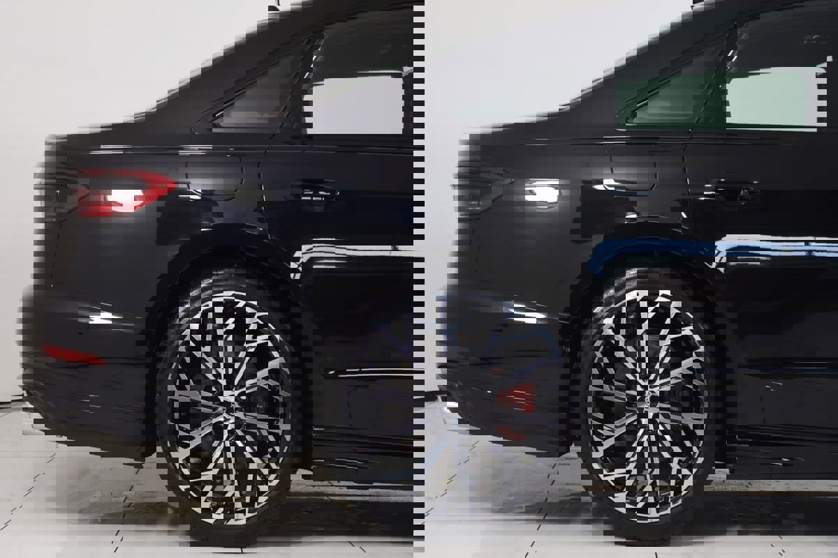 Used 2025 Audi S8 image 79