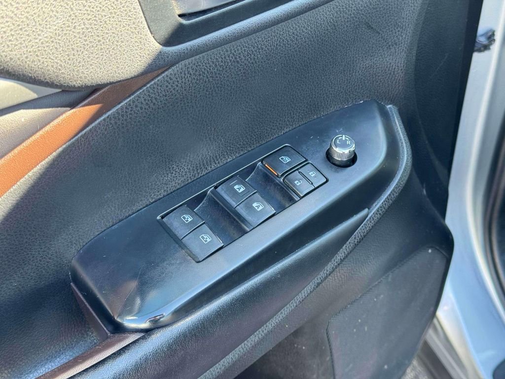 Used 2019 Toyota Highlander XLE image 16