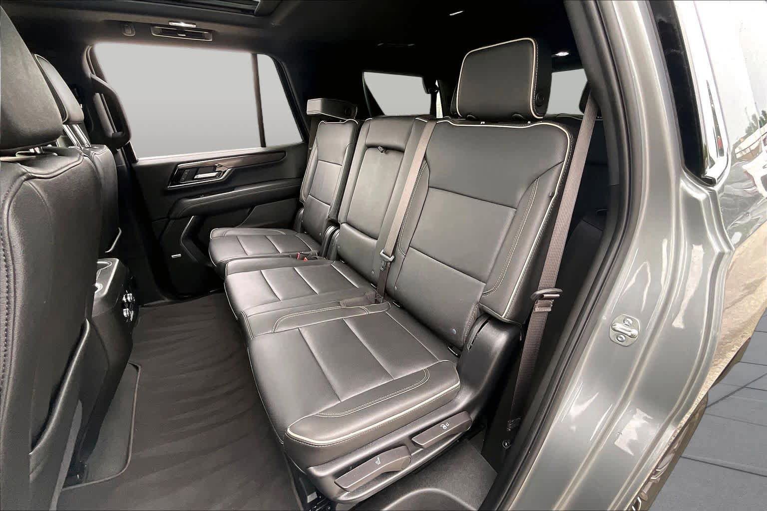 Used 2025 GMC Yukon Elevation w/ LPO, Elevation Black Package RWD image 19