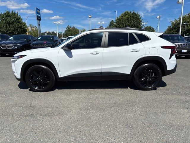 Used 2024 Chevrolet Trax ACTIV w/ Driver Confidence Package FWD image 2