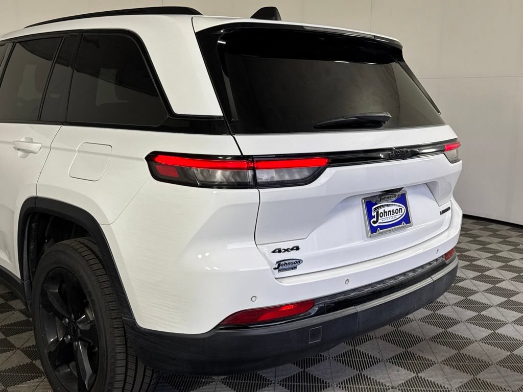 Certified 2023 Jeep Grand Cherokee Limited w/ Black Appearance Package AWD/4WD image 45
