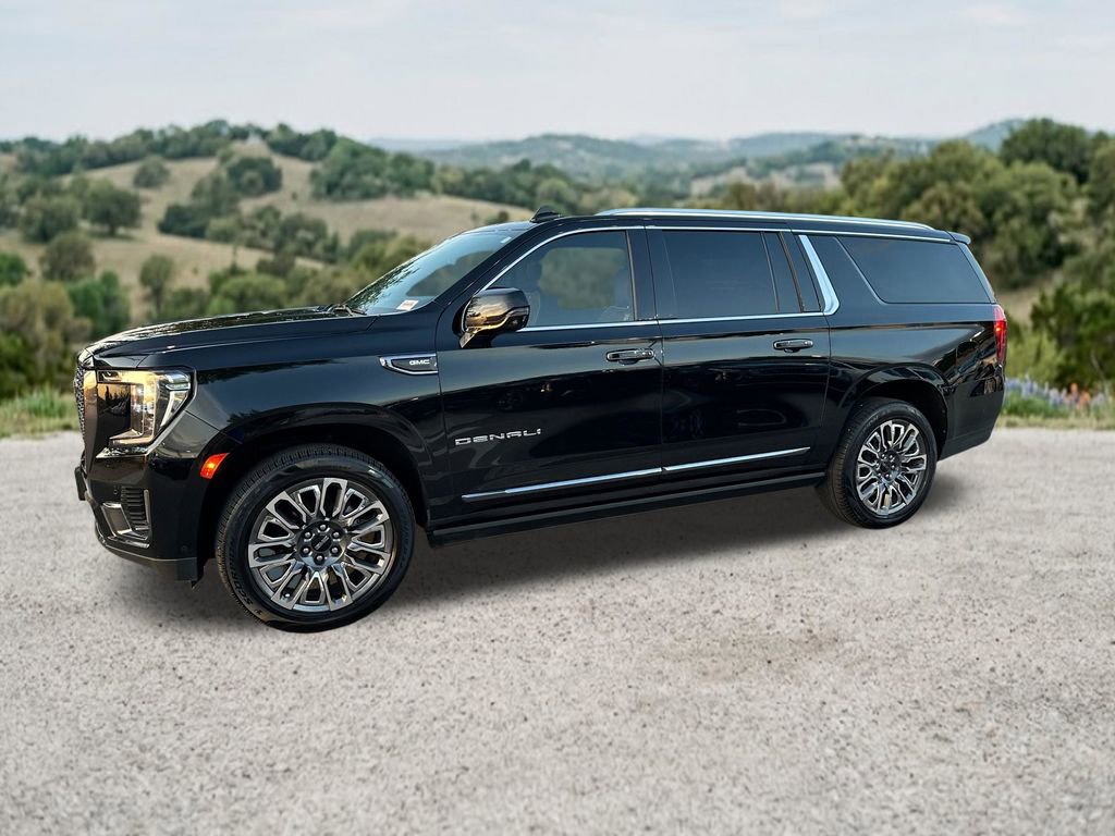 Used 2023 GMC Yukon XL Denali Ultimate AWD/4WD image 4