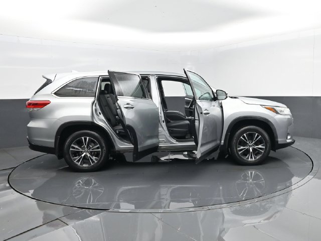 Used 2019 Toyota Highlander Plus AWD/4WD image 26