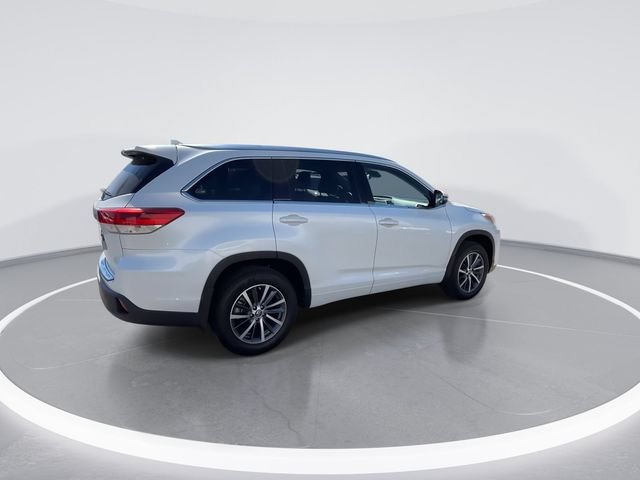 Used 2017 Toyota Highlander XLE AWD/4WD image 8