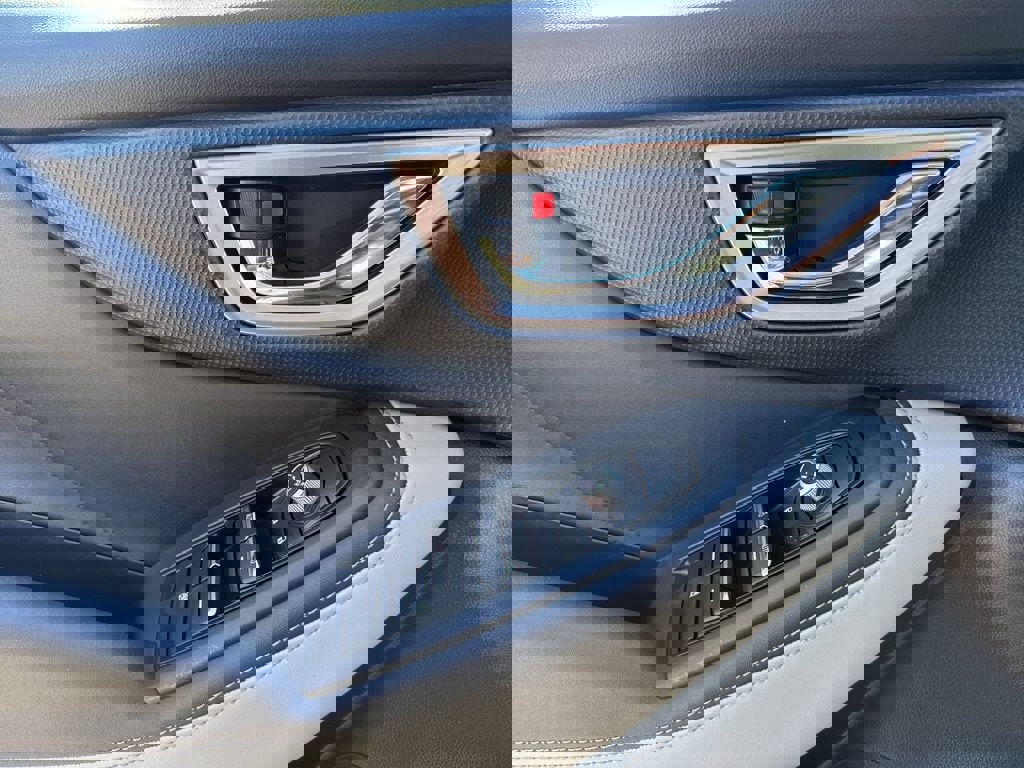 Used 2023 Subaru Forester Limited image 19