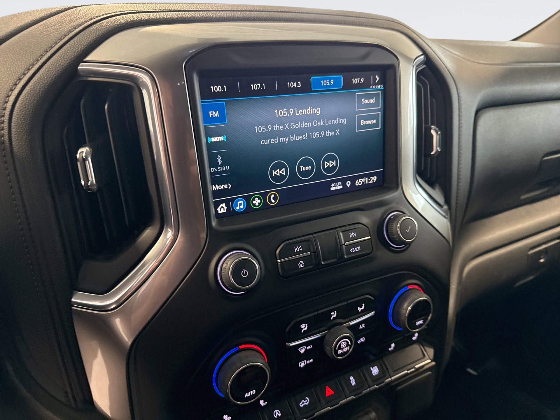 Used 2022 Chevrolet Silverado 1500 LT AWD/4WD image 14