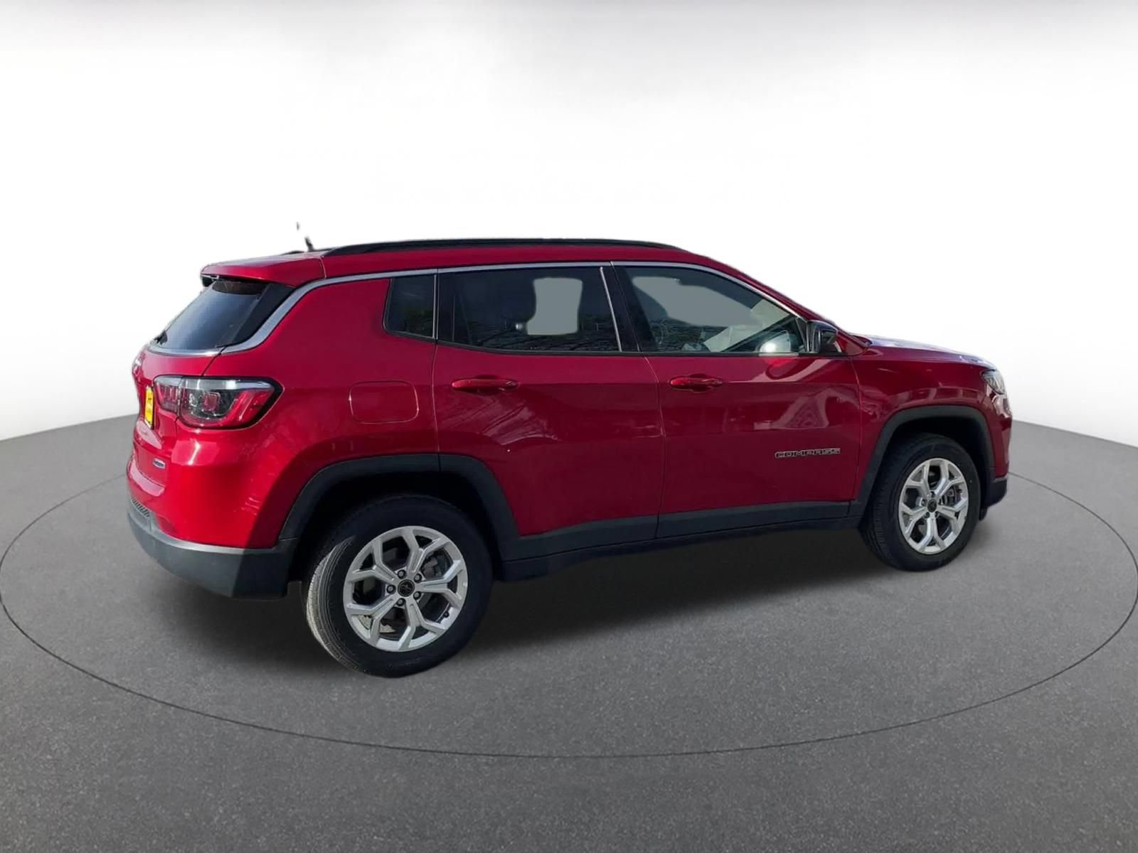 Used 2025 Jeep Compass Latitude AWD/4WD image 15