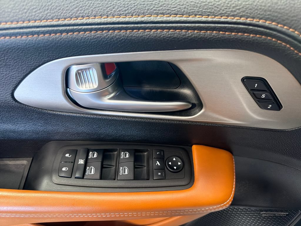 Used 2024 Chrysler Pacifica Pinnacle FWD image 16