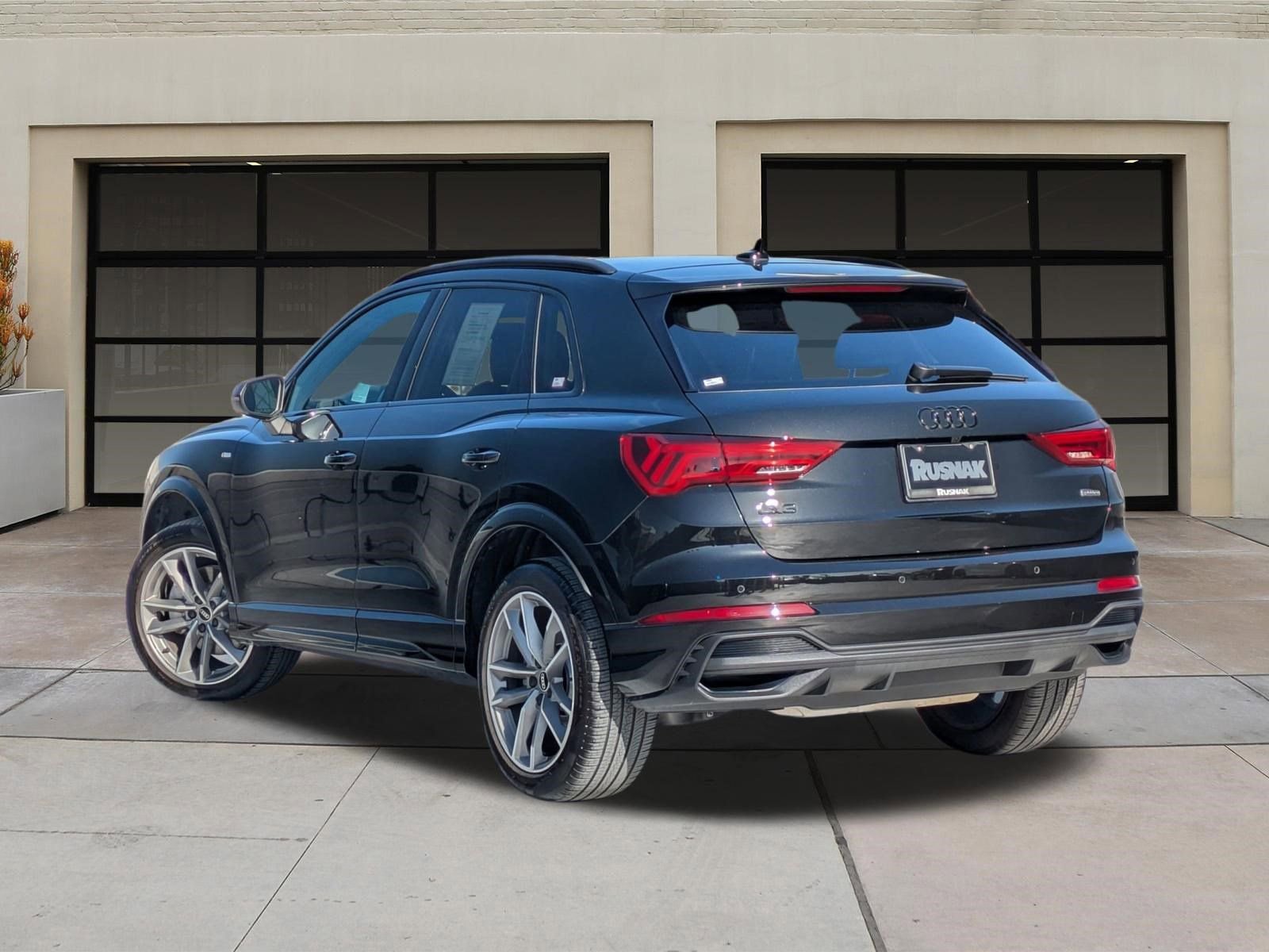 Used 2023 Audi Q3 2.0T Premium w/ Black Optic Sport Package image 2