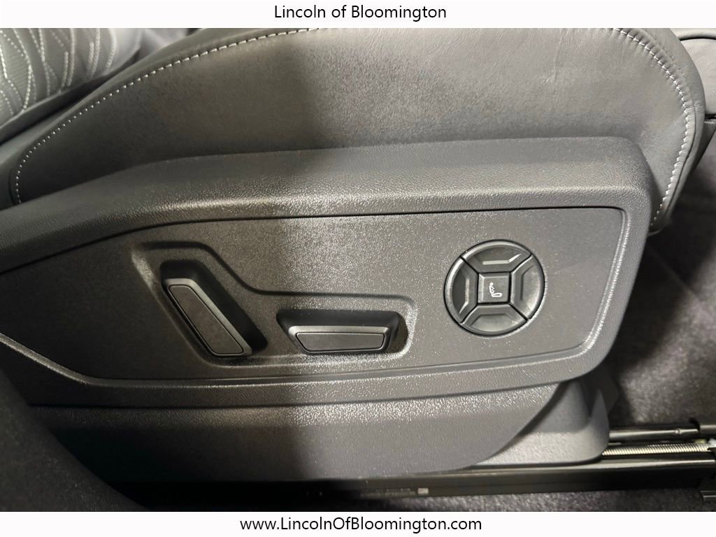 Used 2025 Audi SQ5 Prestige w/ Prestige Package image 15