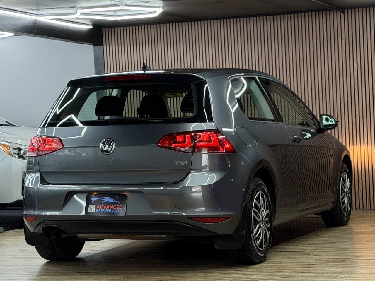 Used 2015 Volkswagen Golf S FWD image 11