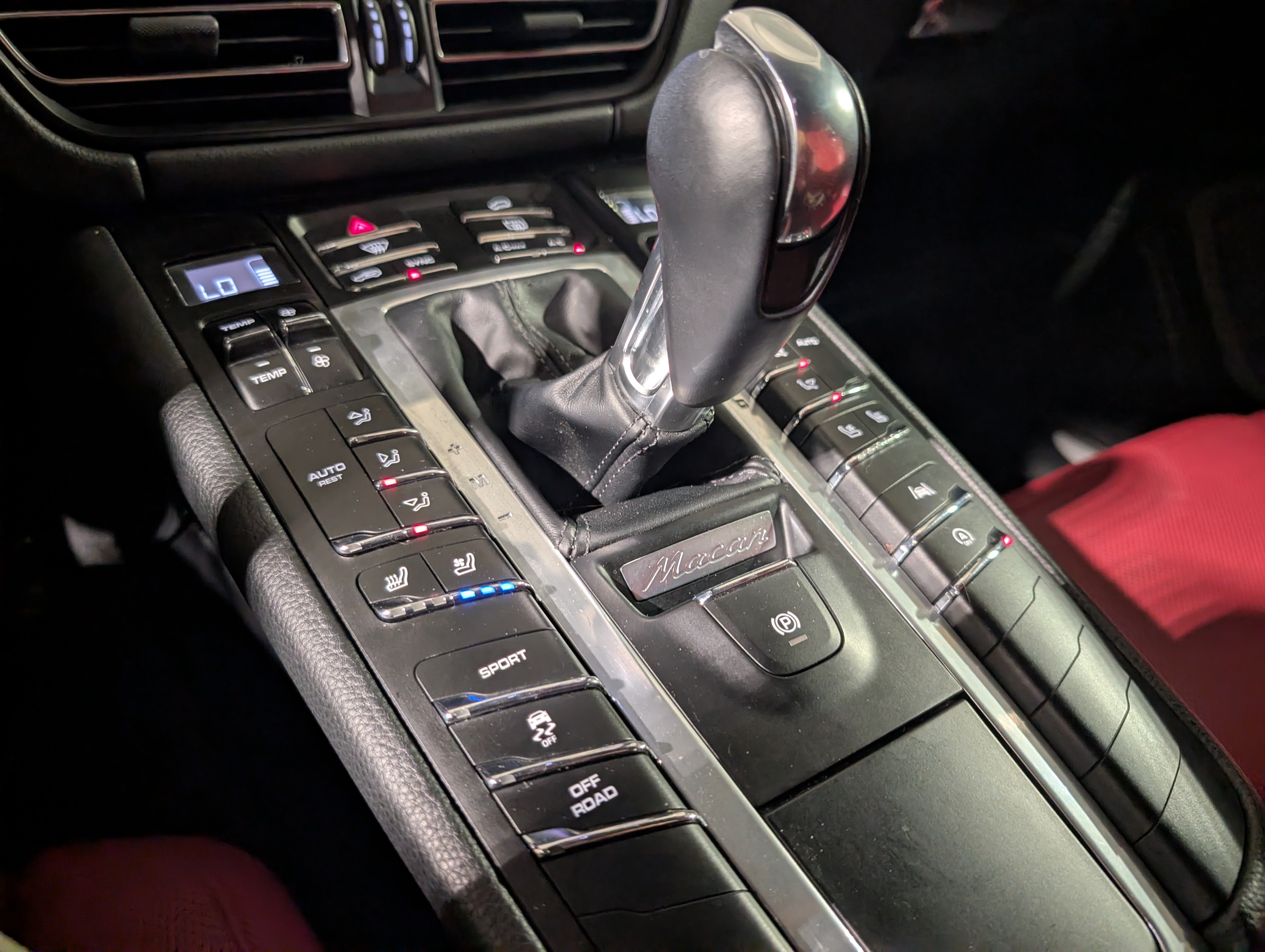 Certified 2020 Porsche Macan S AWD/4WD image 41
