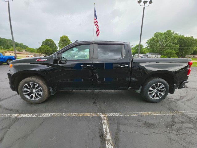 Used 2022 Chevrolet Silverado 1500 RST AWD/4WD image 2