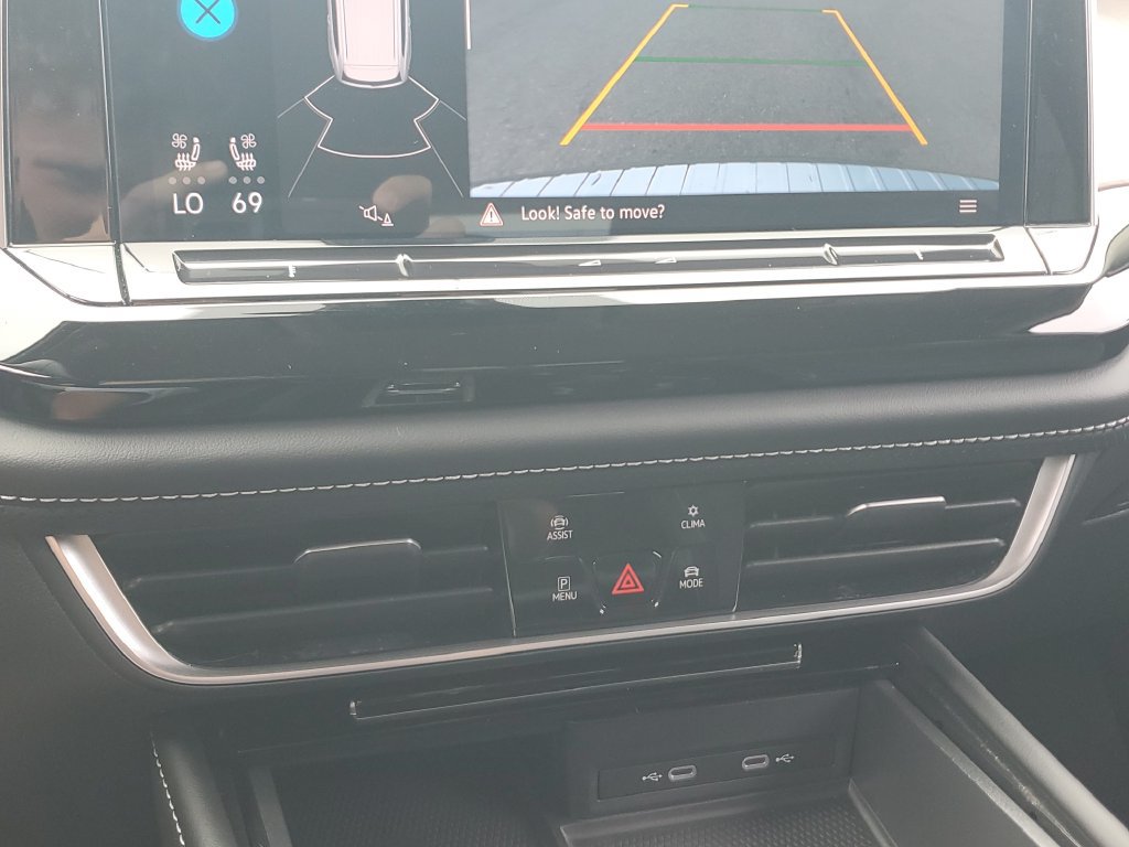 Certified 2024 Volkswagen Atlas SE FWD image 28