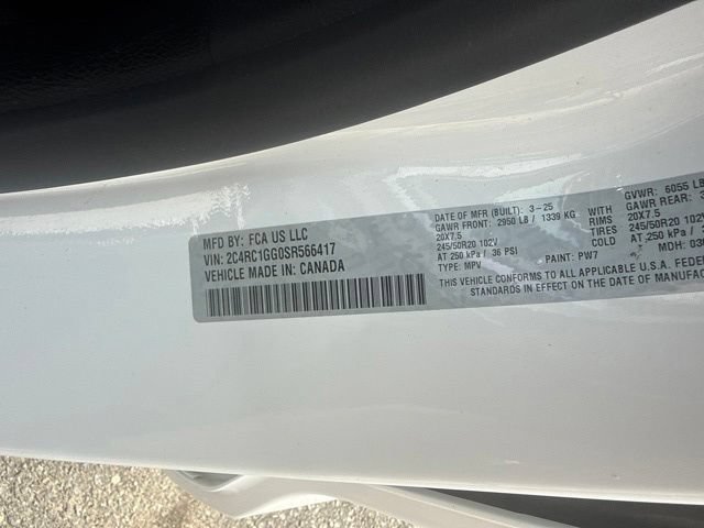 Used 2025 Chrysler Pacifica Limited FWD image 34