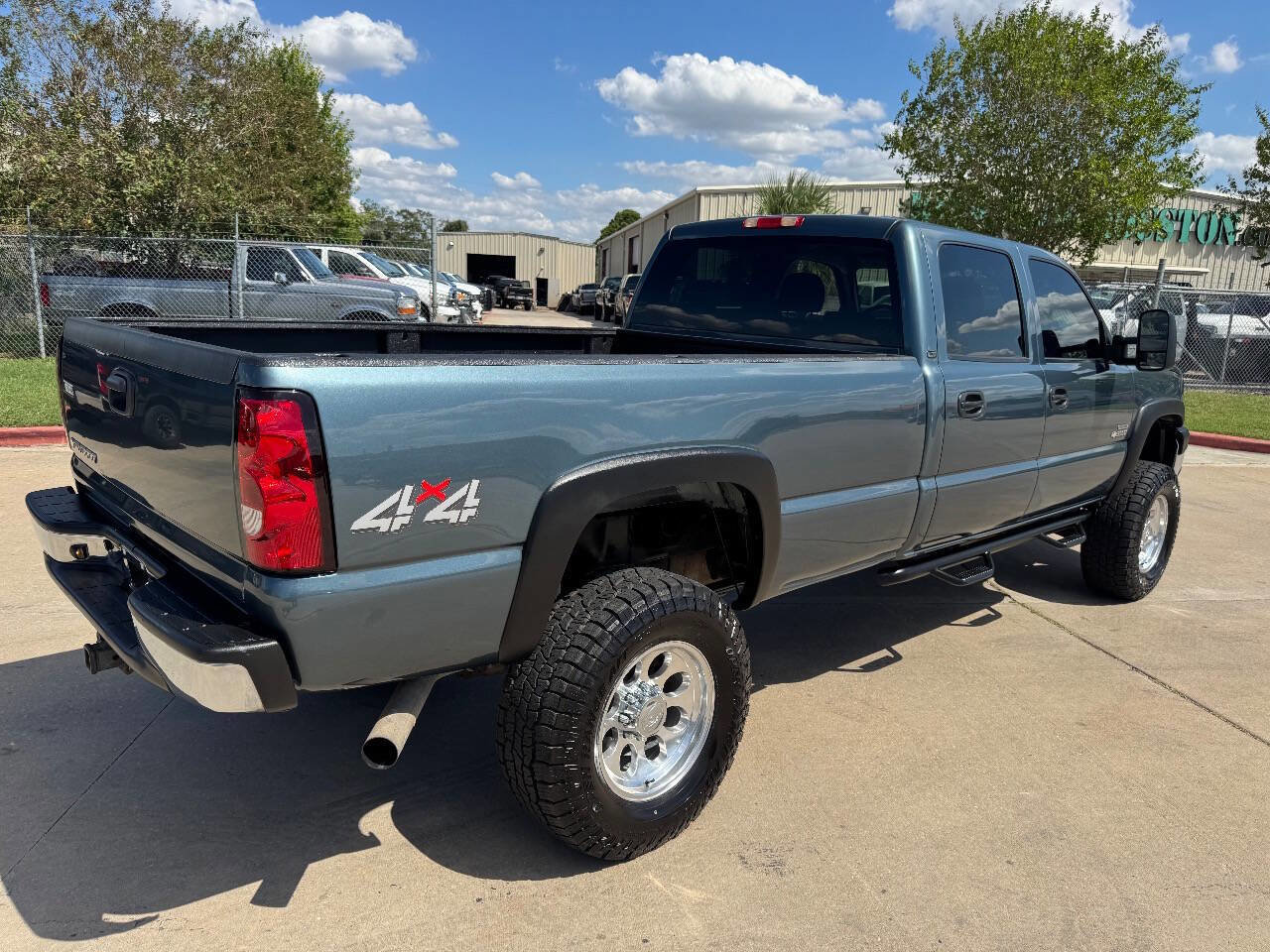 Used 2006 Chevrolet Silverado 3500 LT w/ Heavy-Duty Power Package AWD/4WD image 23