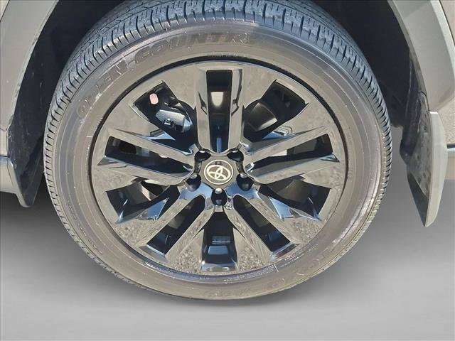 Used 2025 Toyota RAV4 XLE Premium FWD image 24