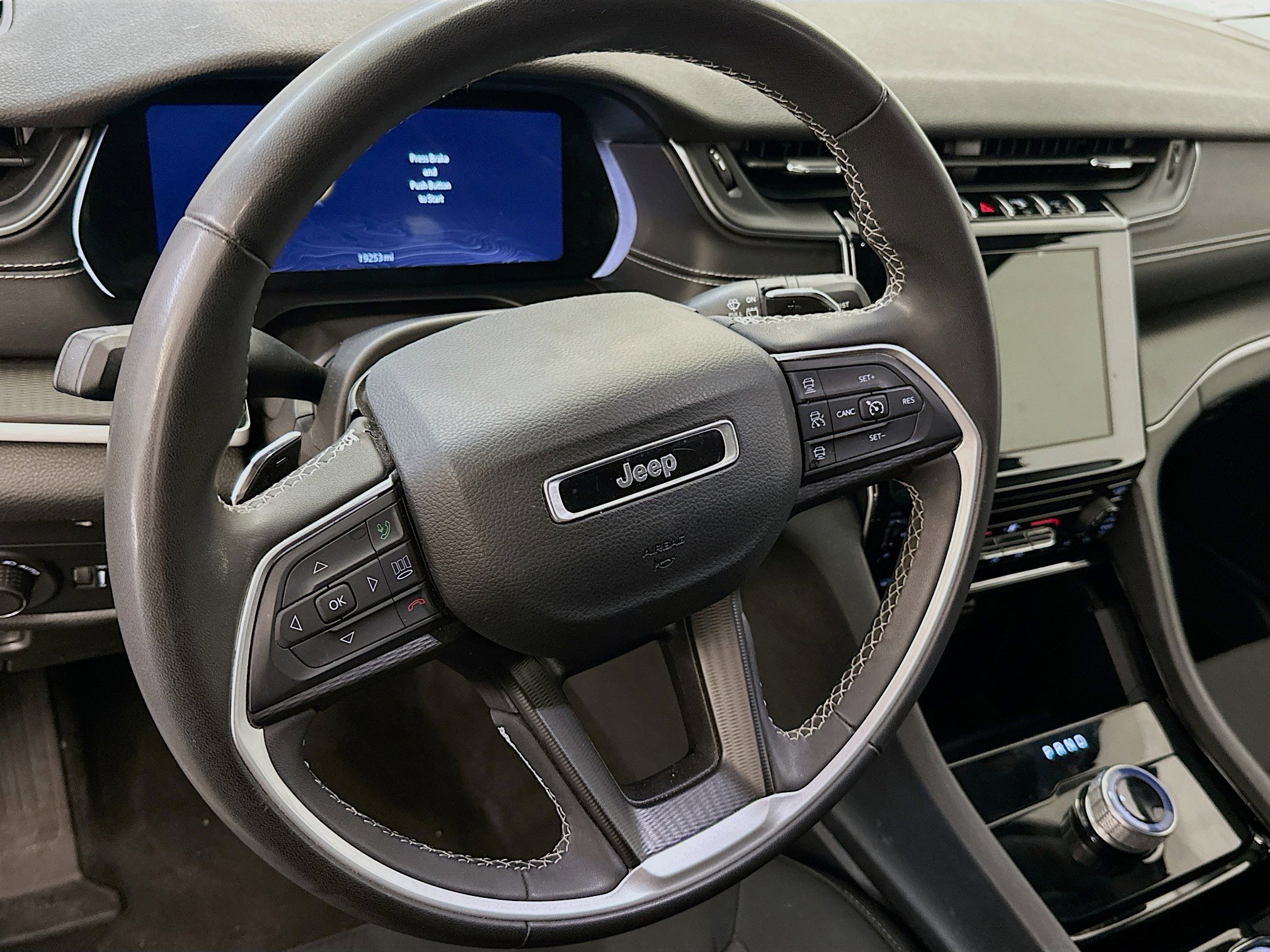 Used 2023 Jeep Grand Cherokee Laredo image 18