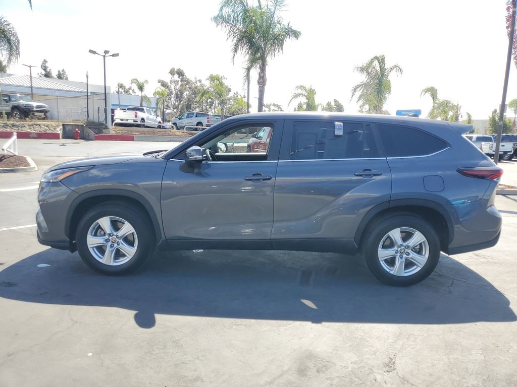 Used 2024 Toyota Highlander LE image 6