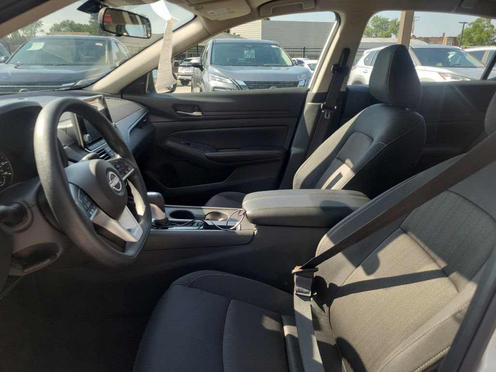 Used 2025 Nissan Altima 2.5 SV FWD image 16