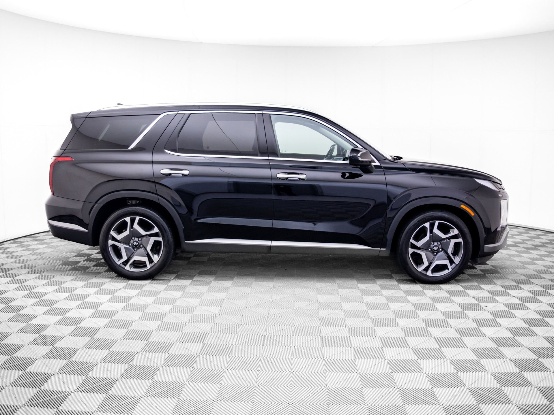 Used 2023 Hyundai Palisade SEL w/ Premium Package AWD/4WD image 8