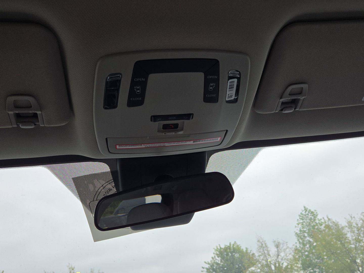 Used 2024 Toyota Sienna LE AWD/4WD image 21